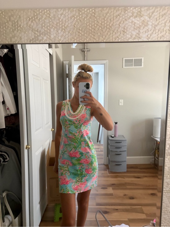Lilly Pulitzer Dresses & Skirts - Sleeveless Tropical Print Shift Dress in Pink and Green